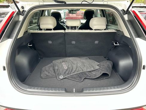 Certified 2025 Kia Niro EX FWD image 11