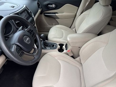 Used 2020 Jeep Cherokee Latitude image 11