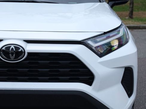 Used 2025 Toyota RAV4 XLE image 19