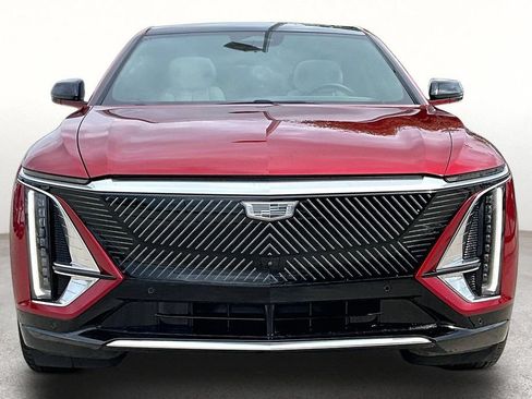 Used 2024 Cadillac Lyriq Luxury RWD image 3