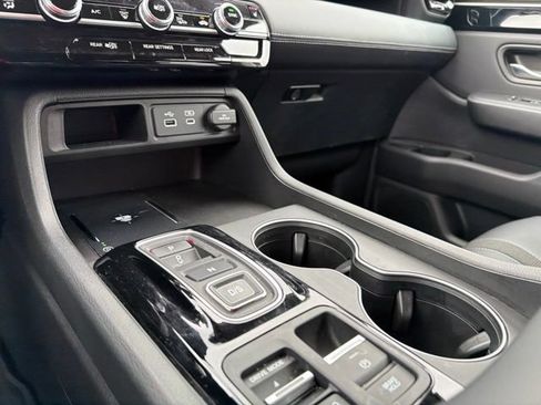 Certified 2025 Honda Pilot EX-L image 18