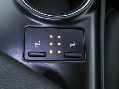 Used 2018 Toyota Camry XSE image 9