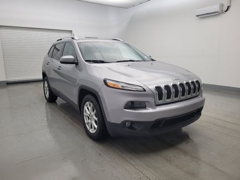 Used 2017 Jeep Cherokee Latitude FWD image 13