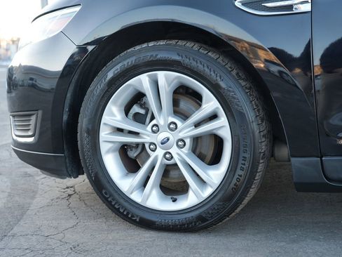Used 2018 Ford Taurus SE image 11