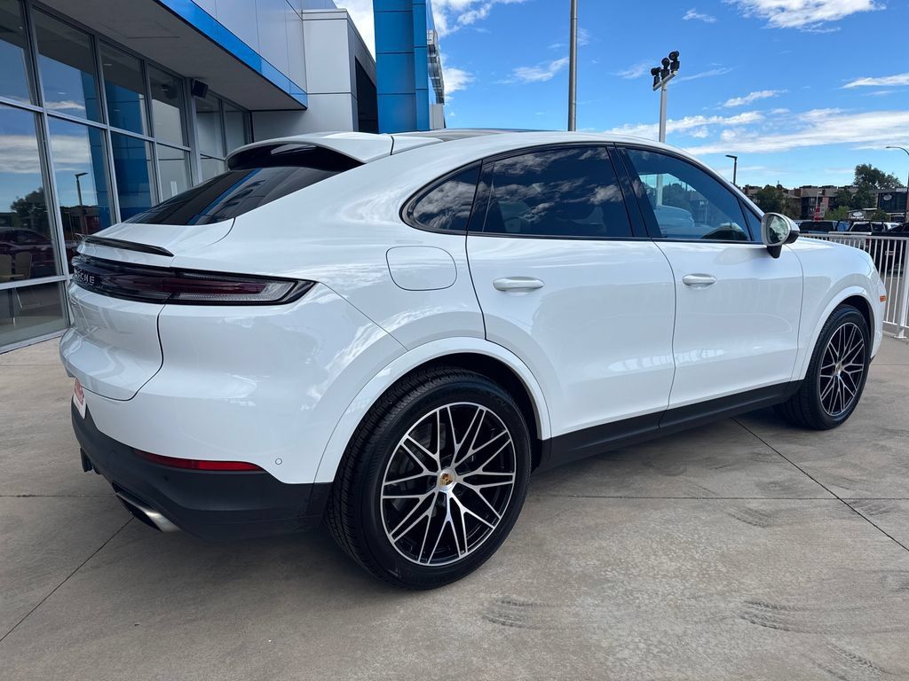 Used 2024 Porsche Cayenne Coupe AWD/4WD image 5