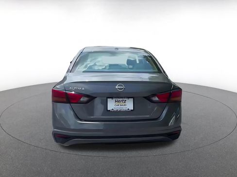 Used 2025 Nissan Altima 2.5 SV FWD image 12