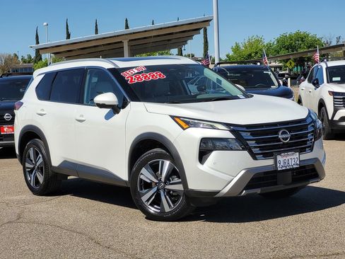 Used 2024 Nissan Rogue SL w/ SL Premium Package image 2