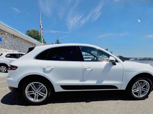 Used 2018 Porsche Macan S w/ Premium Package Plus AWD/4WD image 2
