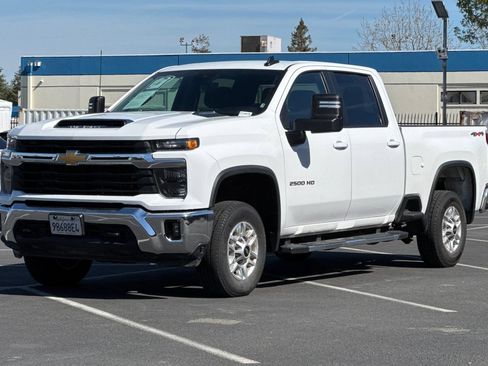 Used 2025 Chevrolet Silverado 2500 LT w/ Convenience Package AWD/4WD image 8
