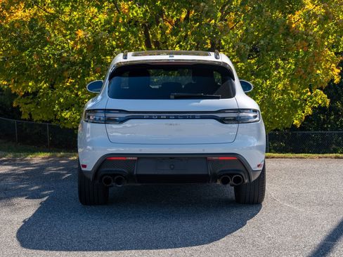 Certified 2025 Porsche Macan image 6