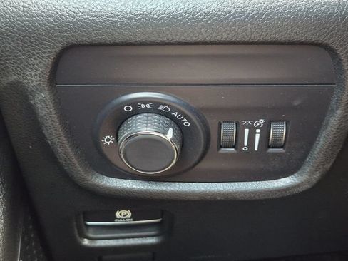 Used 2024 Jeep Grand Cherokee L Laredo RWD image 28