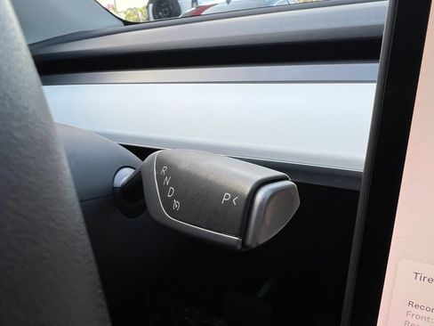 Used 2023 Tesla Model Y 2WD image 40