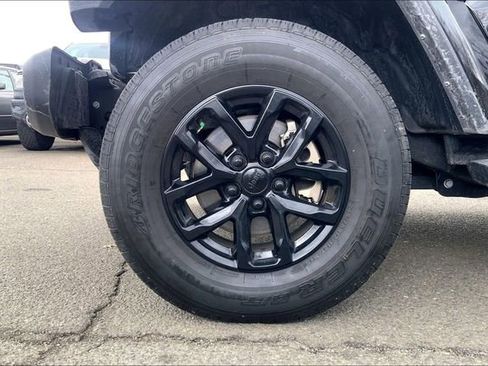 Used 2022 Jeep Gladiator Sport image 5