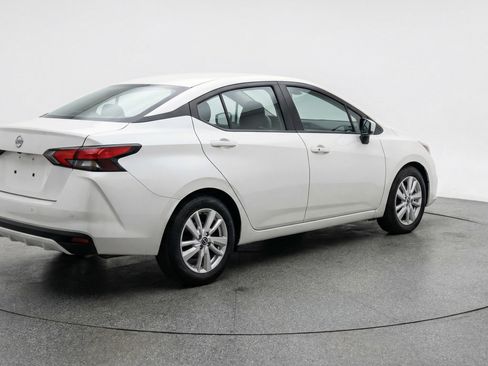 Used 2025 Nissan Versa SV image 9