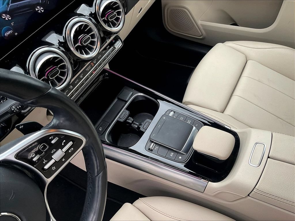 Used 2023 Mercedes-Benz GLA 250 4MATIC w/ Premium Package image 19