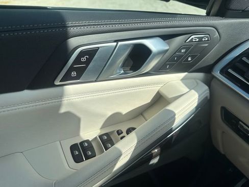 Used 2023 BMW X6 xDrive40i w/ M Sport Package image 18