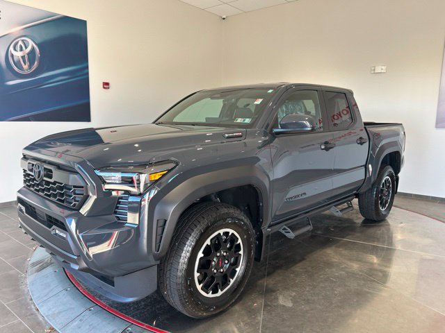 Used 2025 Toyota Tacoma TRD Off-Road AWD/4WD image 3