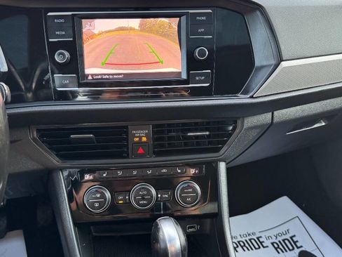 Used 2019 Volkswagen Jetta R-Line FWD image 17