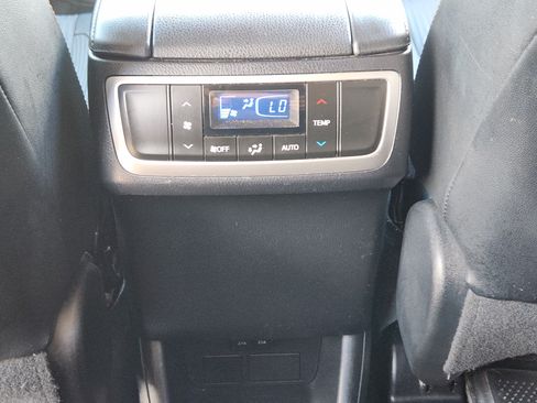Used 2018 Toyota Highlander Plus FWD image 30