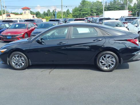 Certified 2024 Hyundai Elantra SEL FWD image 9