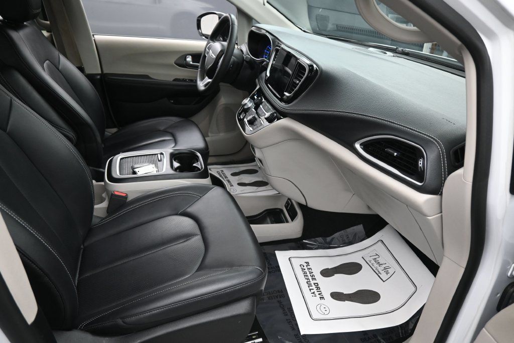 Used 2024 Chrysler Pacifica Limited FWD image 32