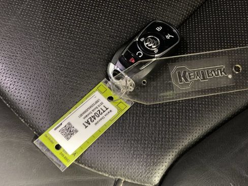 Used 2018 Buick Envision Essence AWD/4WD image 19