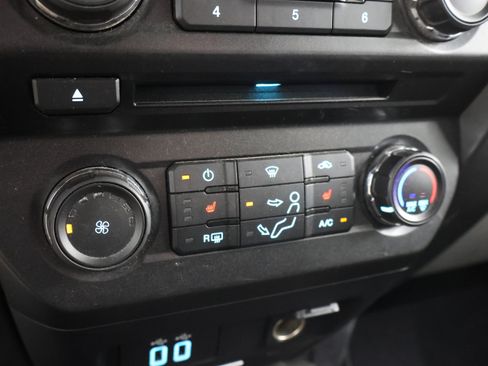 Used 2017 Ford F250 XLT w/ XLT Premium Package AWD/4WD image 48