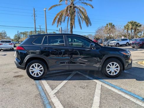 Used 2023 Toyota Corolla Cross L image 7