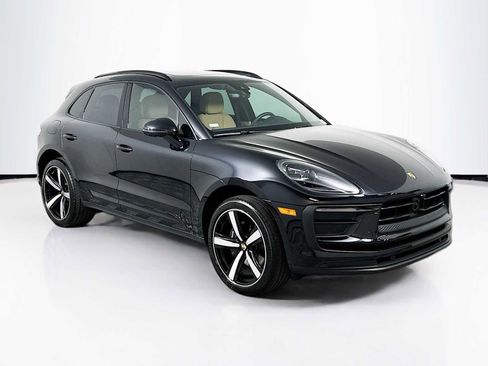 Certified 2025 Porsche Macan image 7
