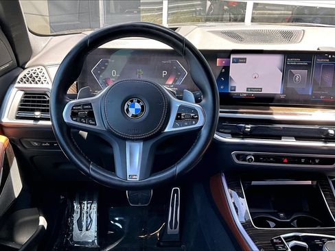 Used 2024 BMW X5 sDrive40i w/ M Sport Package RWD image 5