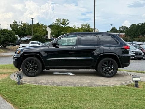 Used 2021 Jeep Grand Cherokee Laredo X AWD/4WD image 4