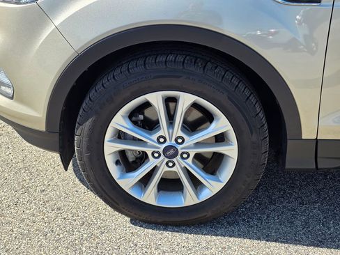 Used 2018 Ford Escape SE w/ SE Sync 3 Package AWD/4WD image 12