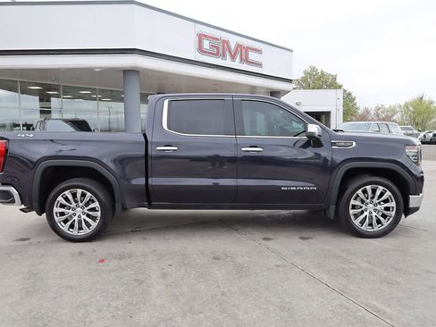 Used 2022 GMC Sierra 1500 SLT w/ SLT Convenience Package AWD/4WD image 7