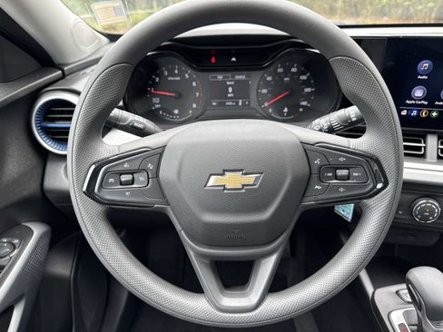 Used 2026 Chevrolet Trax LS w/ LS Convenience Package FWD image 14