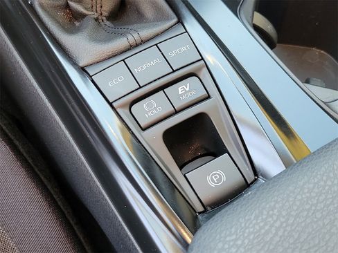 Used 2025 Toyota Camry LE image 29