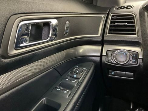 Certified 2019 Ford Explorer XLT w/ Equipment Group 202A image 21