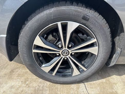 Used 2020 Nissan Sentra SV image 11