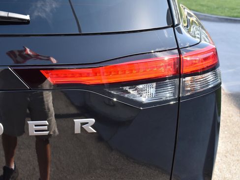 New 2026 Nissan Pathfinder Platinum FWD image 11