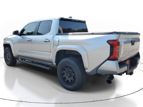 Used 2024 Toyota Tacoma SR5 RWD image 4