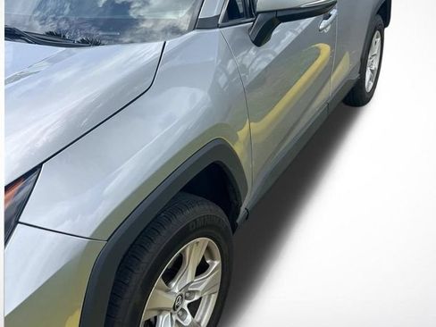 Used 2020 Toyota RAV4 XLE FWD image 2