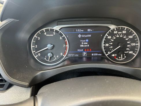 Used 2025 Nissan Altima 2.5 SV FWD image 41