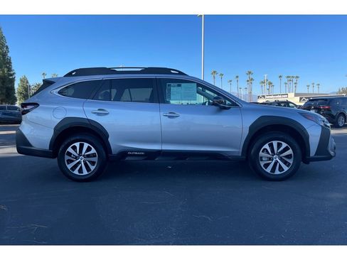 Used 2025 Subaru Outback Premium image 7