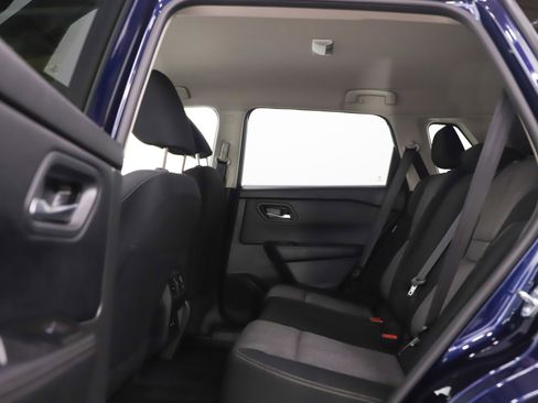 Used 2025 Nissan Rogue SV AWD/4WD image 18
