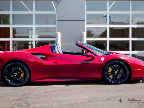 Used 2019 Ferrari 488 Spider RWD image 7