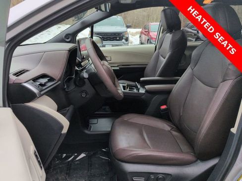 Used 2024 Toyota Sienna Platinum image 20