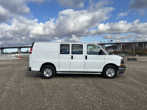 Used 2023 GMC Savana 2500 w/ Driver Convenience Package image 8