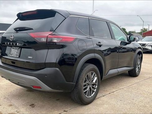 Used 2023 Nissan Rogue S AWD/4WD image 6