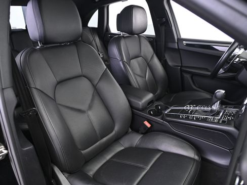 Used 2019 Porsche Macan image 24