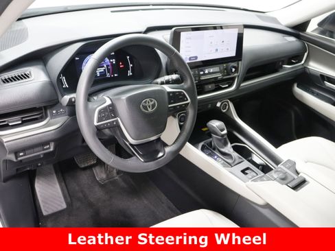 Certified 2024 Toyota Grand Highlander XLE image 12