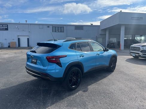 Used 2025 Chevrolet Trax ACTIV w/ Sunroof Package image 3